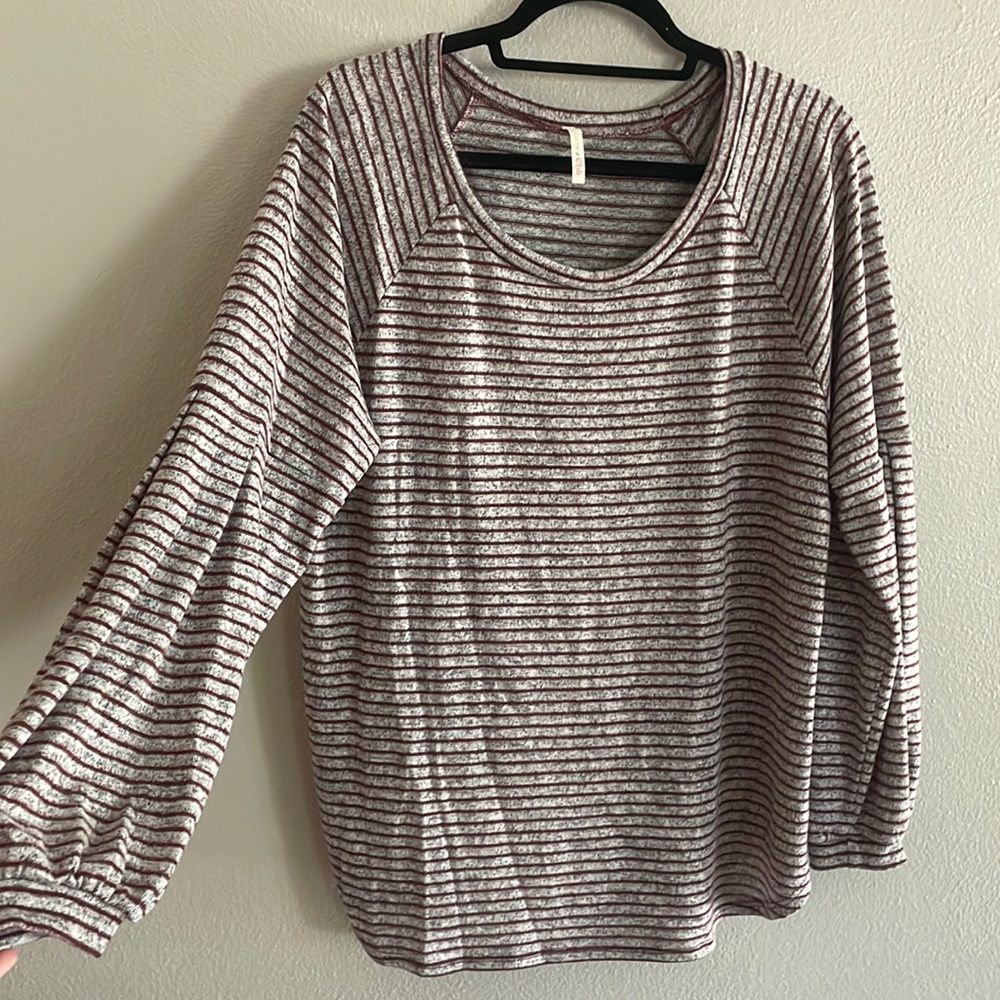 Casual Gray and Mario. Striped Pullover Sweater. Size Medium